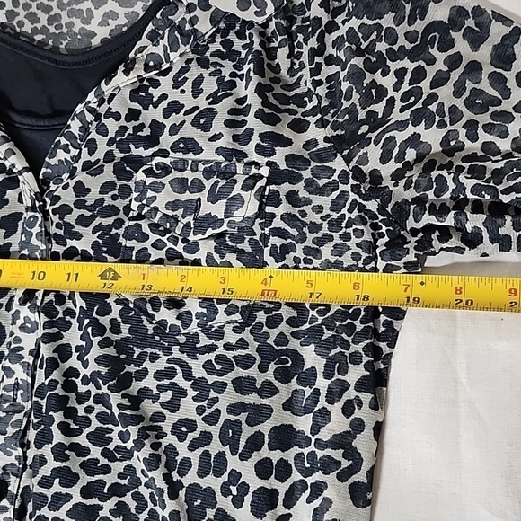 CHIC animal print blouse size M - Picture 6 of 7